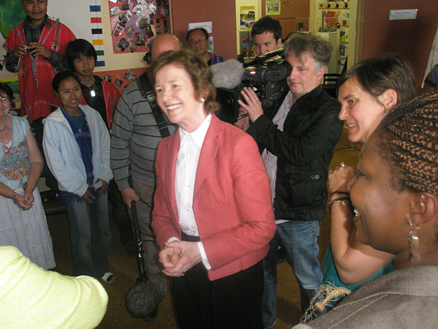 Mary-Robinson-meets-refugee.jpg