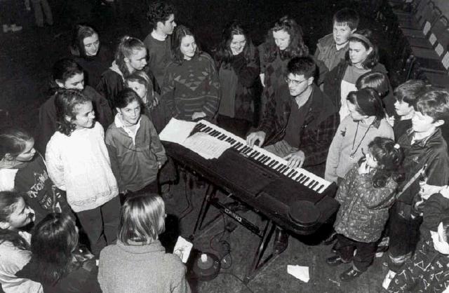 Mother_Goose_1993_John_Flatley_with_Junior_Chorus.jpg