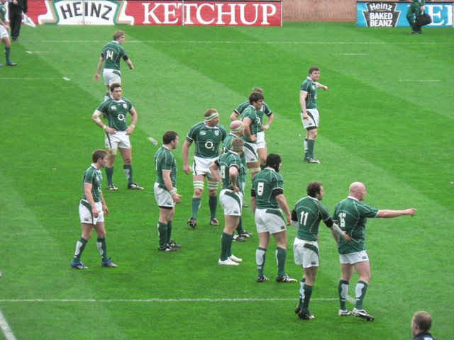 Ireland defend an Italian attack