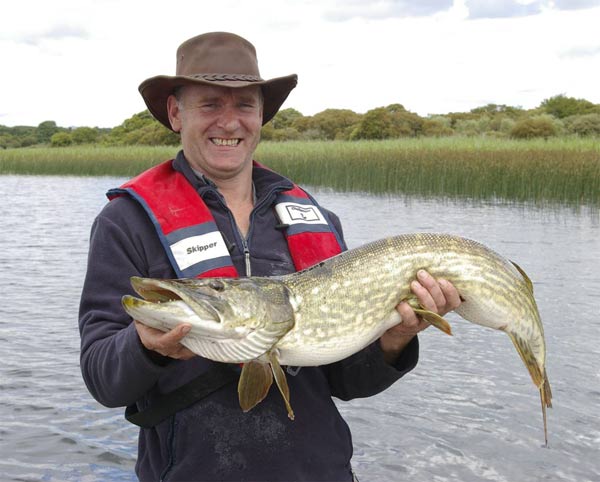 Pat-McCann-and-winning-pike.jpg