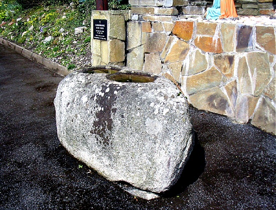 bullaun_stone_001__2_.jpg