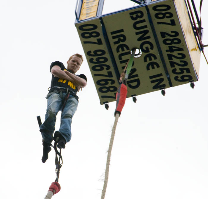 bungee_jumping_on_the_mall1.jpg