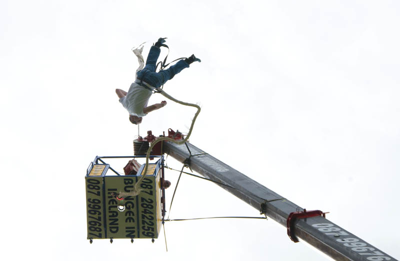 bungee_jumping_on_the_mall2.jpg