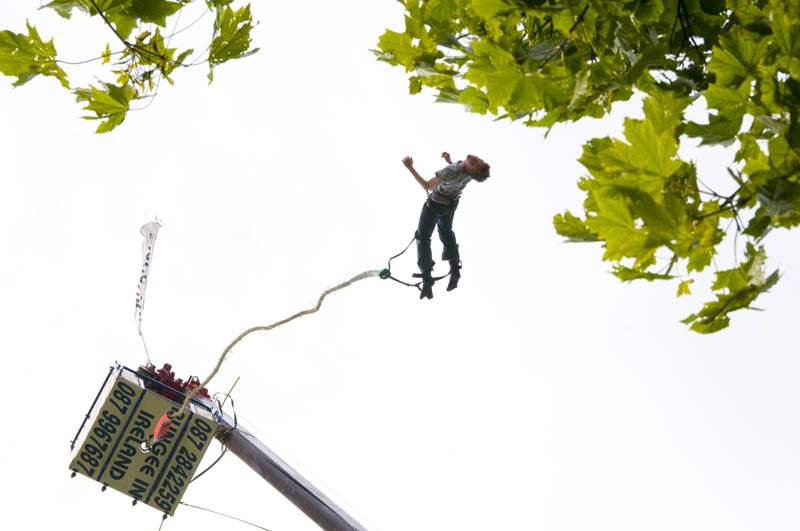 bungee_jumping_on_the_mall3.jpg