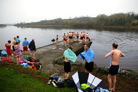 christmas_swim_2006b.jpg