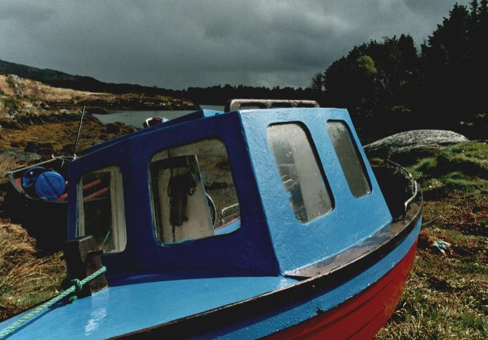 glengarrif_apr_04_blue_boat.jpg