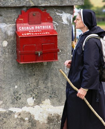 reek_Sunday_1st_statue_Nun.JPG