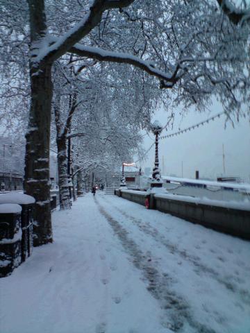 thames_snowpath_-_embankment.jpg