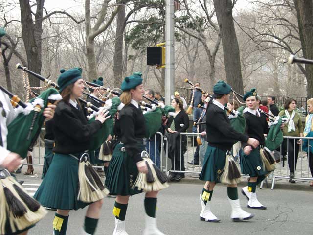 yet-more-bagpipers_001.jpg