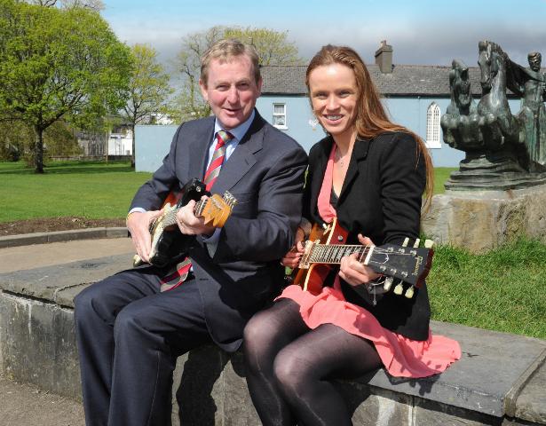 21_Enda_Kenny_Grainne_Duffy_castlebar_blues_and_beyond_0940.jpg