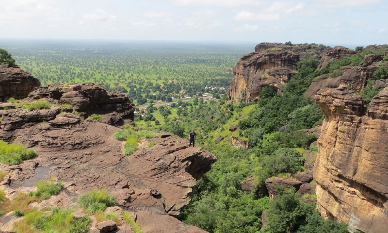 Above_the_Arch_of_Khamandjan.jpg