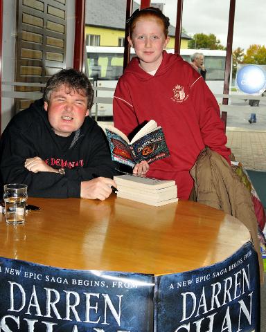 Castlebar_library_Darren_Shan_SEP5008.jpg