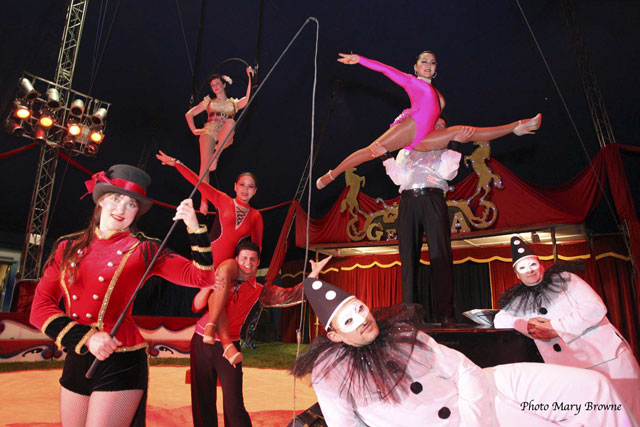 Circus-Gerbola-cast-2011.jpg