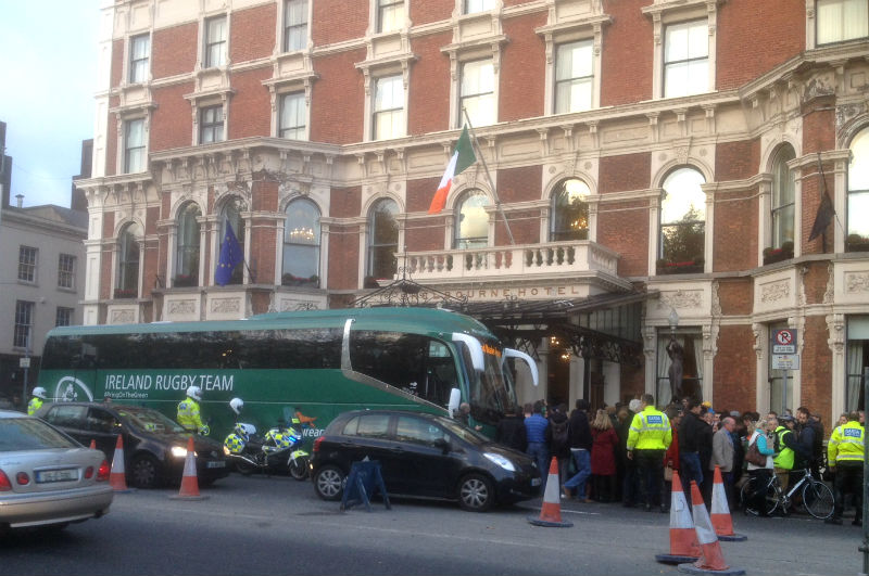 Irish_rugby_team_bus_scrum.jpg