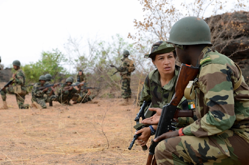 Irish_troops_training_the_Malian_army.jpg