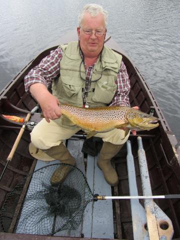 John_Fish_10lbs_brown_trout_Lough_Inagh_August_2012.jpg