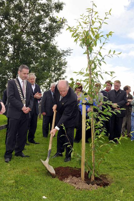 Rehab__Tree_Planting_Aug3960.jpg