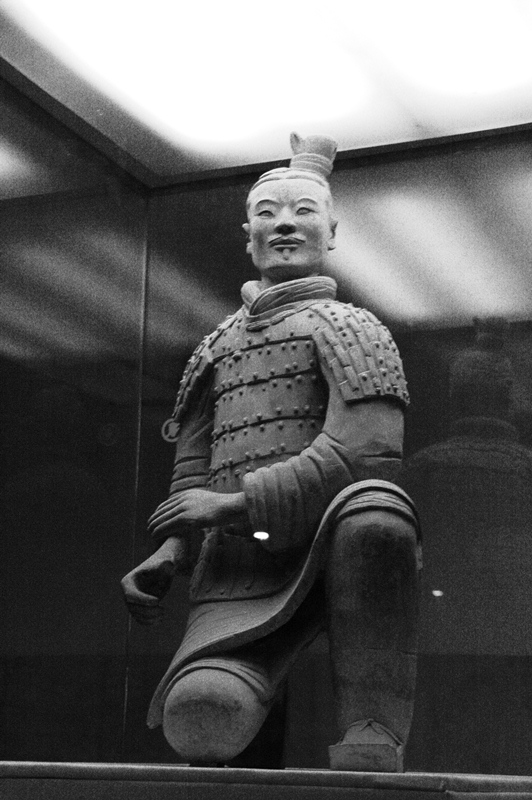 Xian_Terracotta_kneeling_Warrior.jpg