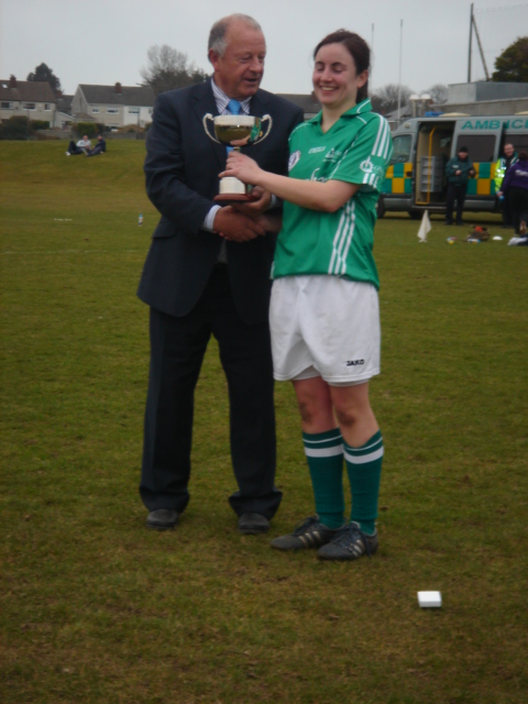 lorraine_O_Connor_accepting_the_cup.JPG