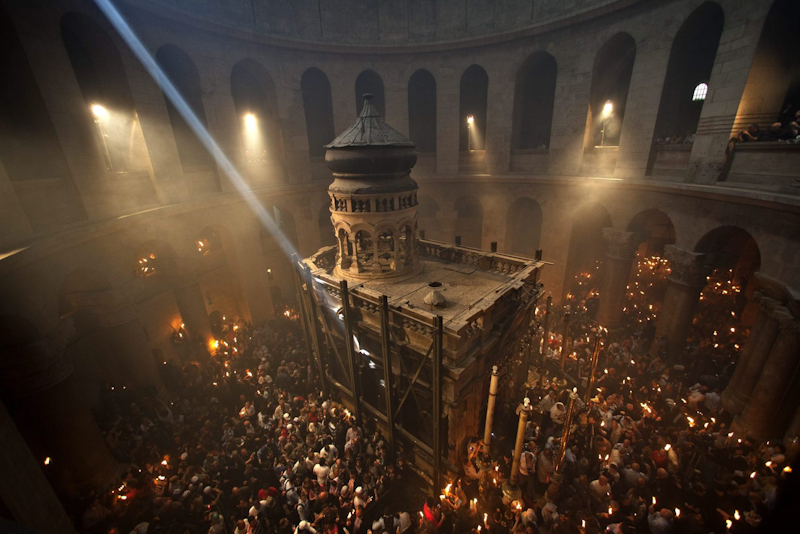 Aedicule_showing_steel_girders.jpg