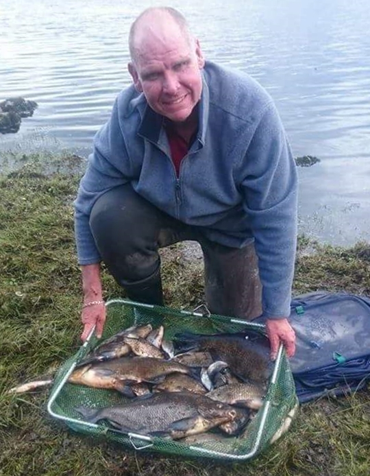 Big_Bob_Gilbert_with_his_bag_of_14kg_from_day_two.jpeg