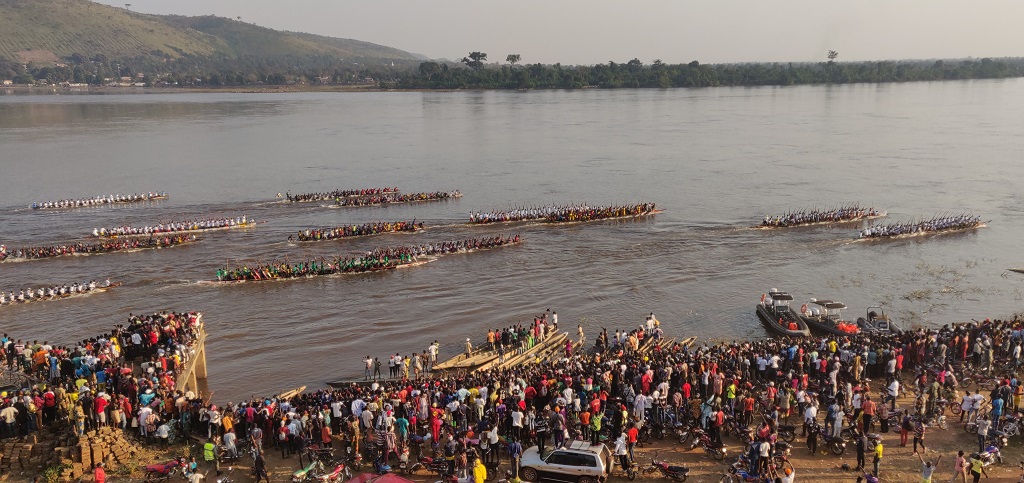 >Boat Race on the Oubangui River on Independance Day