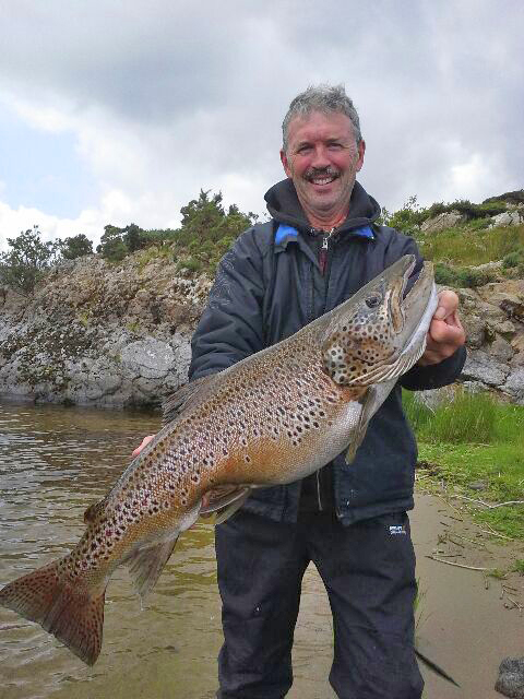 Brian_Joyce_15lbs_Mask_Ferox_Trout_August_2015.jpg