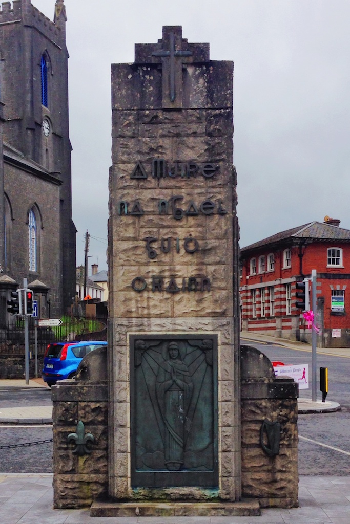 Castelbar_Monument_2.jpg