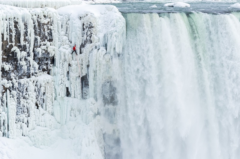 Climber_Will_Gadd_Niagara_Falls.jpg