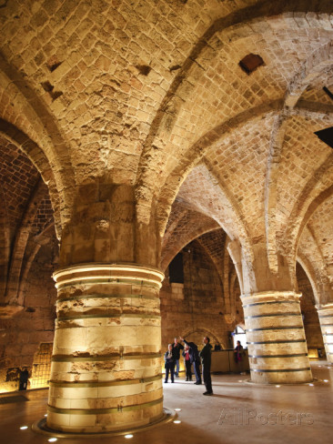 Interior_of_the_Crusader_Castle_in_Akko_Israel.jpg