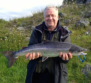 John_Ellis_UK_with_his_9_pounder_from_the_Moy.jpg