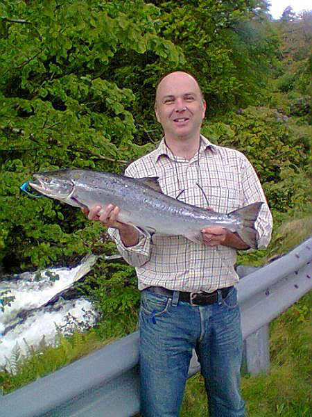 Neil_Spellacy_9lbs_Kylemore_salmon_June_2015.jpg
