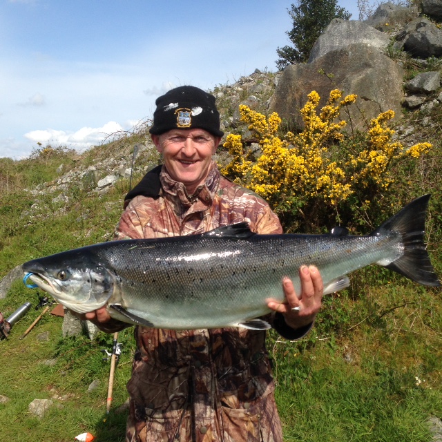 Pat_Loughnane_with_his_excellent_17_5_lbs_Moy_salmon.jpg