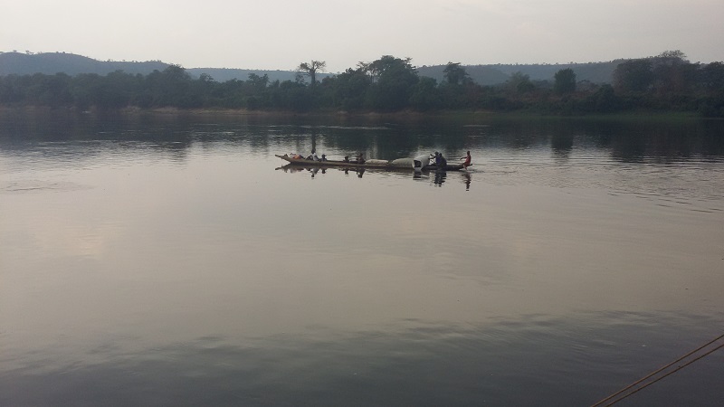 Pirogue_in_the_evening.jpg