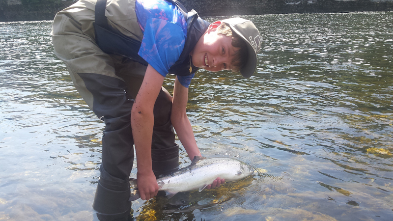 Tommy_Quinlivan_4lbs_grilse_Galway_Catch-Release_2016_300mm.jpg