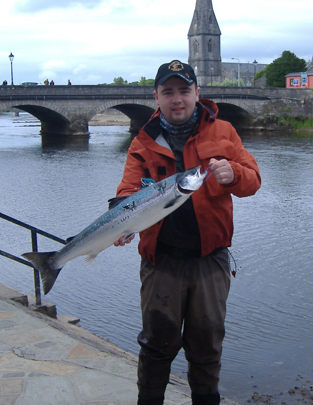 Tony-Lyness-Co--Meath-with-his-7-5_lbs-_Ridge-Pool-fish.jpg