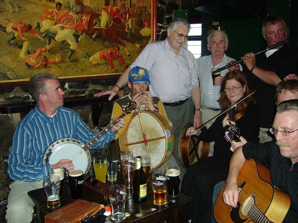 Traditional_musicians_during_The_Humbert_Inn_closing_weekend_in_2006.jpg