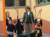 Children try out the new drums with Artist Sally McKenna
