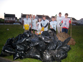 Kids at Rockvale Castlebar doing a clean up of the estate... Click on photo for more.