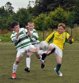 Action from the Mayo Schools (Girls and Boys) U-10 Soccer Blitz. Click for more from Ken Wright.