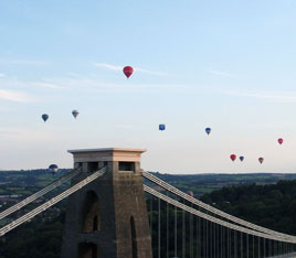 Some uplifting photos to begin the new week - hot air balloons from Bristol. Click photo for more.