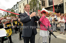 Ken Wright has some bright and cheery photos from the Main Street festivities last Saturday. Click on photo for a full gallery.