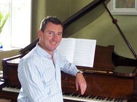 The world renowned Mark Duly will give a recital in Castlebar, 16 Dec with  Mayo Male Voice Choir and St Joseph's Secondary School Senior Choir. Click for details.