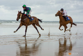 Robert Justynski went to the races at Geesala. Click on photo for more action on the sands of NW Mayo.
