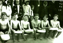 Following a great response to the Lake Swimming photo submitted by Sean Smyth we have another set of swimming memories. Click on photo.