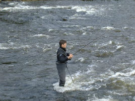 Rugby Legend Rob Wainwright trying his luck on the world famous Ridge Pool. Click on photo for the latest angling news.