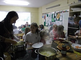 Italian day for 2nd classes in Breaffy NS. Click on photo to read about sampling pizza, pasta, ice cream, bruschetta and Italian music!