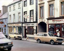 An old photo of Castlebar's Main Street with an interesting commentary from 'Main Street Auldstock'