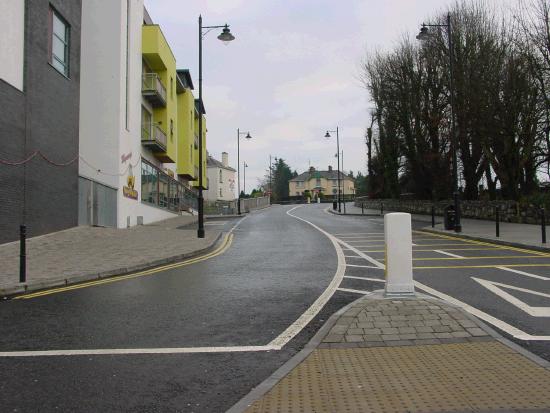 The 'New' Road linking Mountain View with the roundabout at Aldi/Tescos