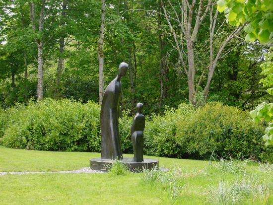 21/09/2004
Speech by George Yeo, Singapore Minister for Foreign Affairs, at the Unveiling of 'Counsellor II' in Honour of Brother Joseph McNally on 20 Sep 04 at the Irish National Museum of Country Life